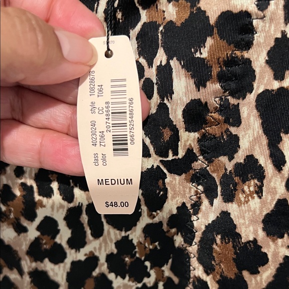 Victoria Secrets - Picture 3 of 6